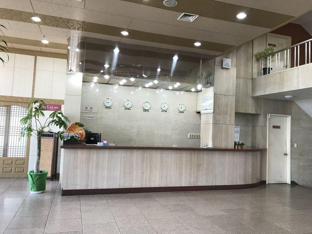 Seoul Tourist Hotel Jeju Bagian luar foto